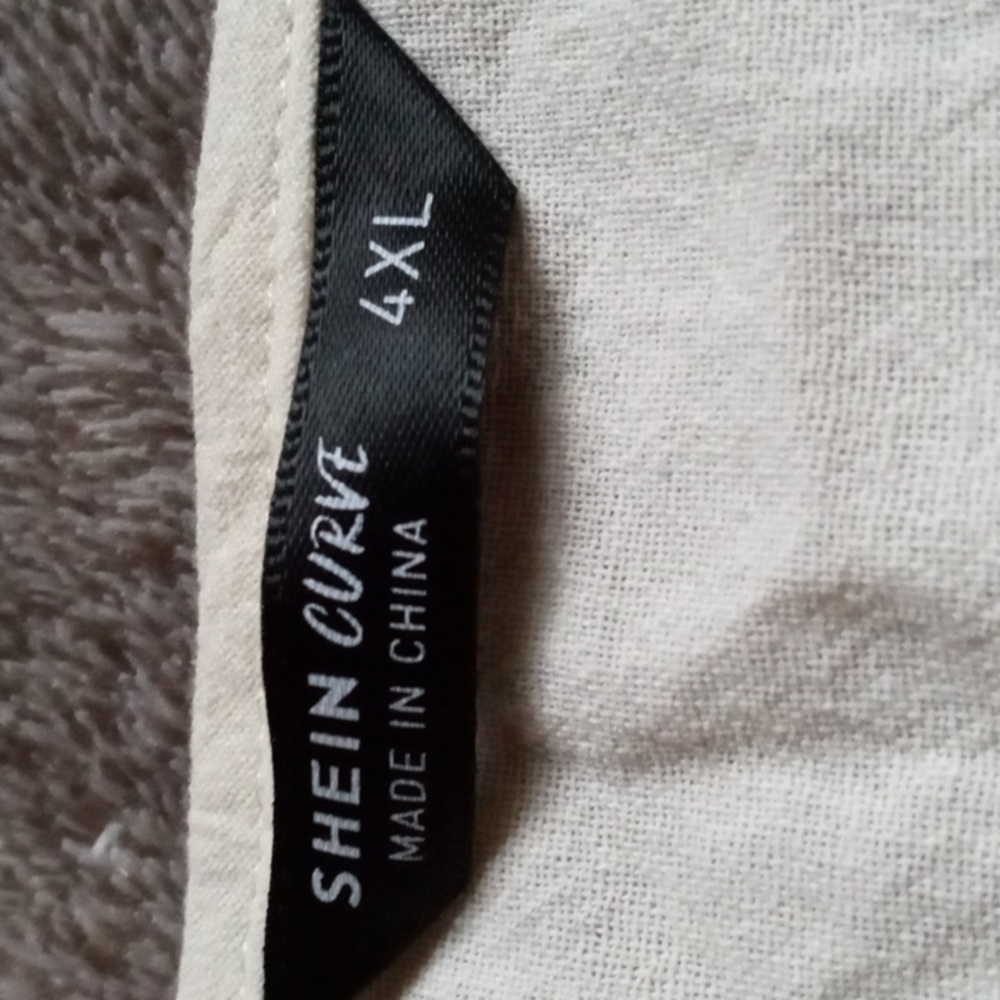 Shein Curve tiered ruffle v-neck sleeveless top - Picture 3 of 5